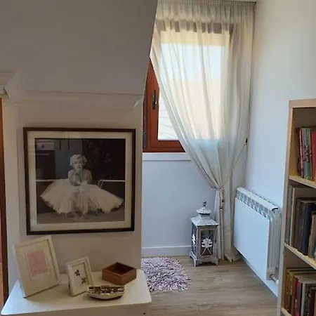 Mc Lagos, Bueu Lejlighed *