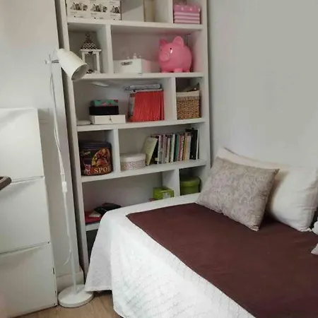 Mc Lagos, Bueu Apartmán *